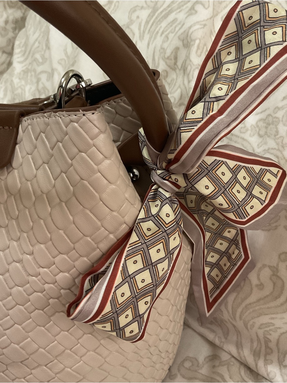 Duomi Daishu Small Tan and Brown Bucket Shoulder Crossbody Bag with Tie NWOT - Picture 4 of 12